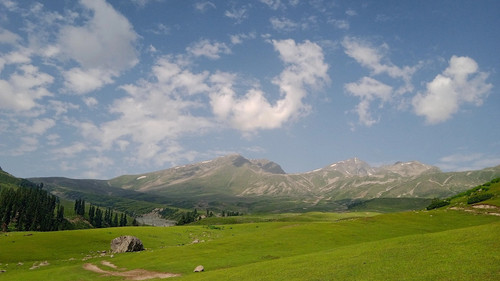 Beautiful view of Tosa Maidan captured by Weekend Tour And Travels - Best travel agency in Kashmir - weekendinkashmir.com